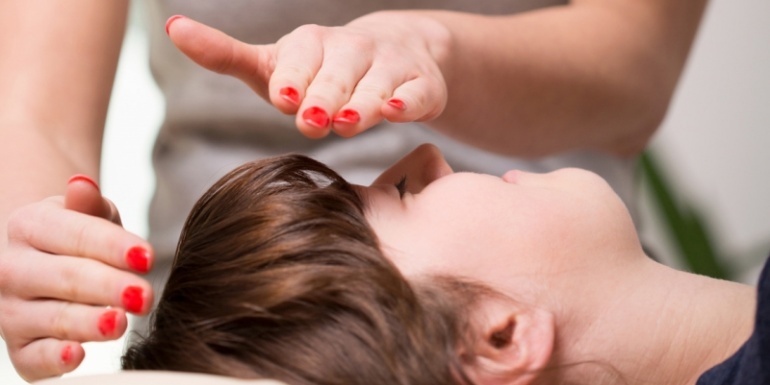 Bioenergoterapia, Co to są czakramy? Czym jest aura?
