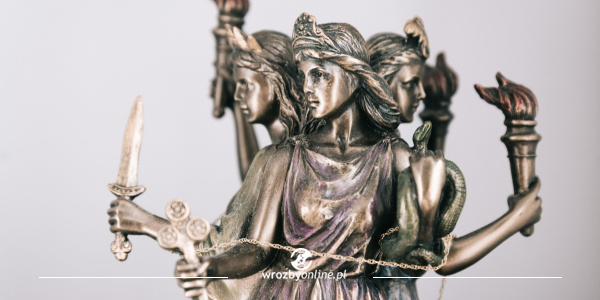 Hekate - Bogini Wiedźm i magii Księżyca, Opiekunka kobiet