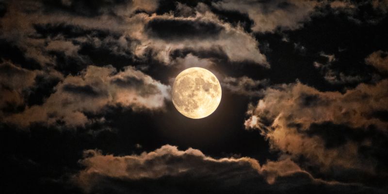 Pełnia Kiełkujących Traw-2 kwietnia 2026