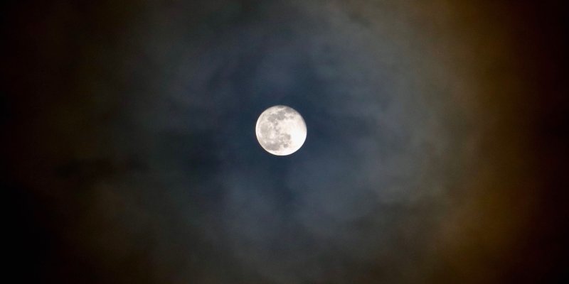 Pełnia Robaczego Księżyca