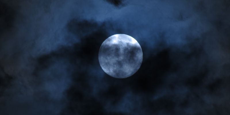 Pełnia Księżyca w Bliźniętach 5 grudnia 2025