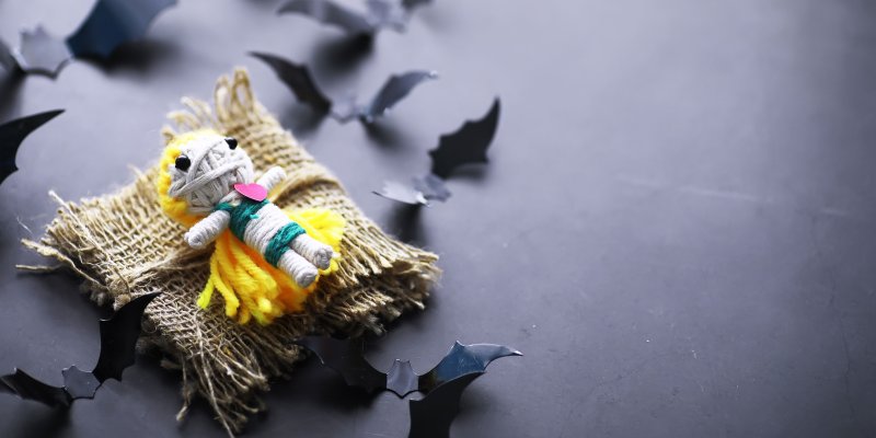 Czy ktoś rzucił na ciebie urok? Jak pomóc sobie i usunąć zły czar?